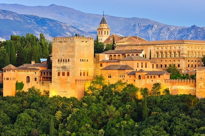Granada Day Trip from Seville including Skip-the-Line tickets to Alhambra and Optional Albaycin Walking Tour
