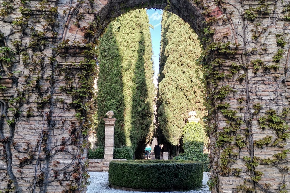 Granada: Historic Center Guided Tour - Photo 1 of 4