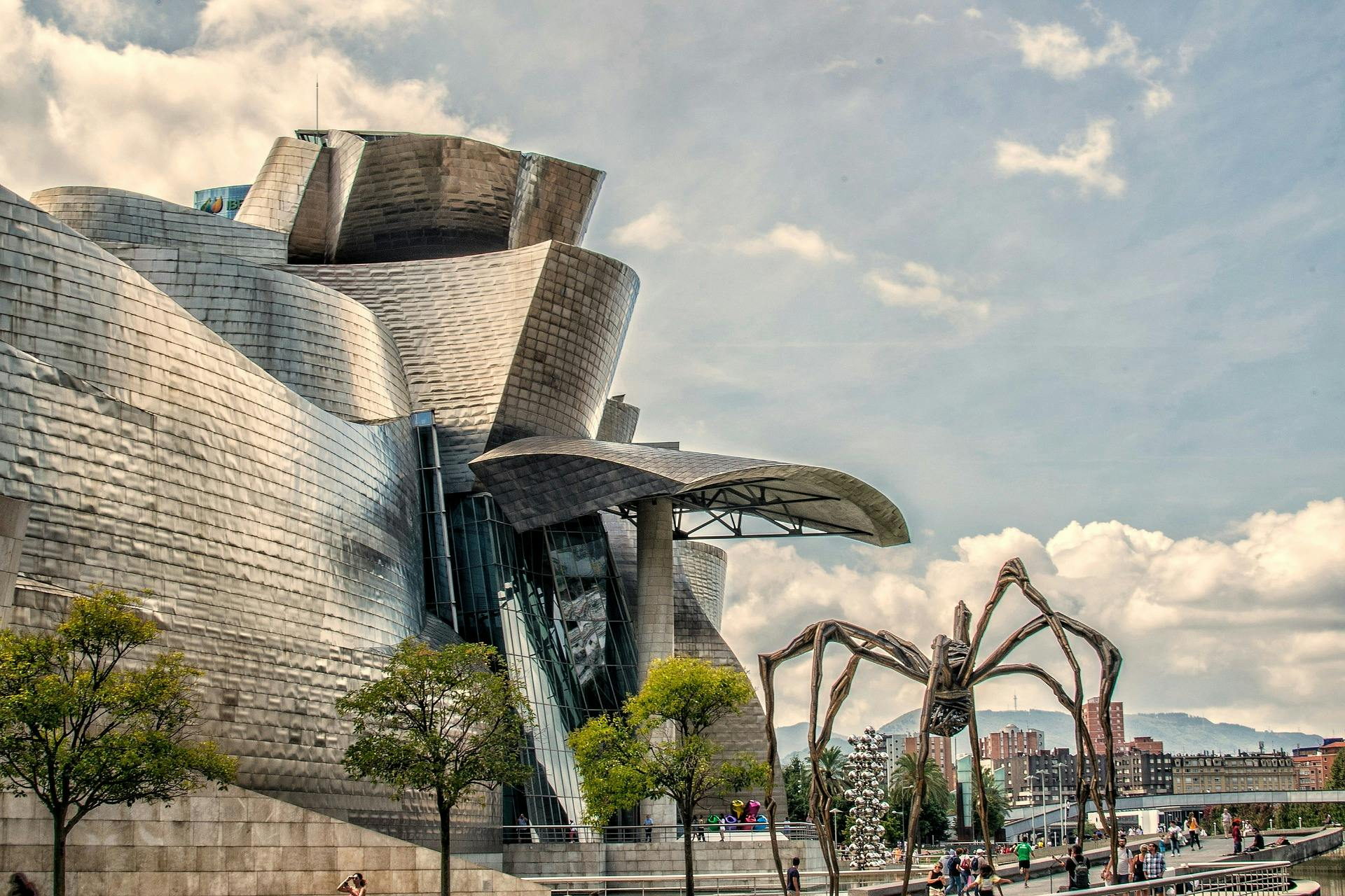 Guggenheim Bilbao Museum: Frank Gehry and Bilbao Tour + Admission in  Bilbao, Basque Country | Pelago, image size:1920x1280