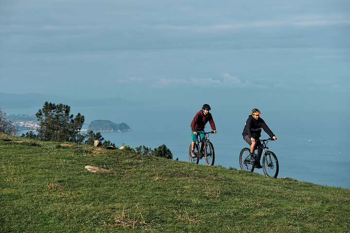 Guided Electric Mountain Bike Tour in Gipuzkoa - Photo 1 of 6