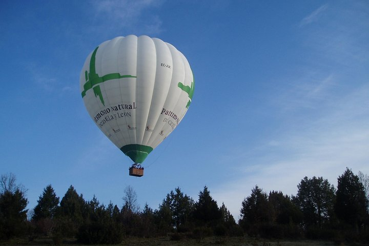 Experience breathtaking views as you float above Guadarrama Regional Park surrounded by lush forests and rugged mountains before indulging in a delightful Spanish brunch to celebrate your adventure.