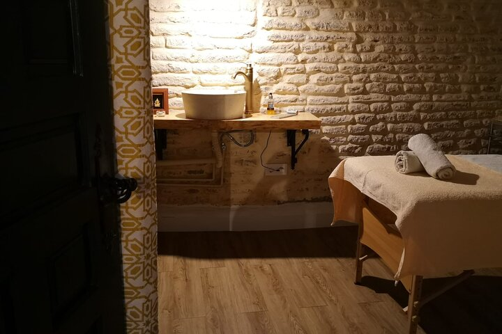 Experience pure relaxation at Infinite Space Massages Seville where skilled hands and serene surroundings harmonize to rejuvenate your mind and body promoting overall wellness. Discover your blissful escape.