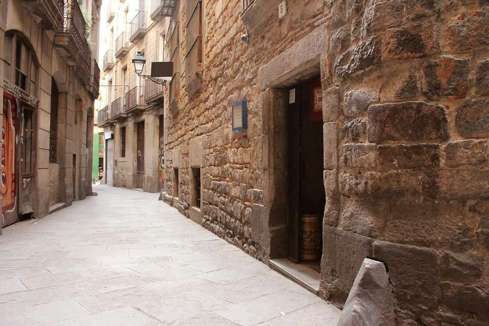 Jewish Quarter Barcelona: Guided Tour + Main Synagogue Skip The Line Entry - Photo 1 of 4