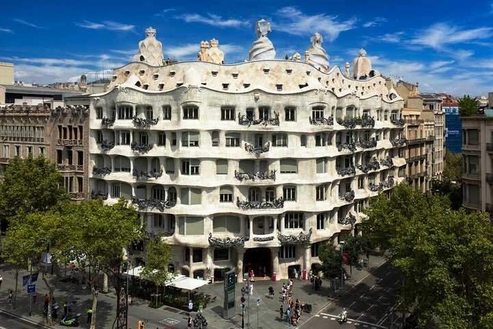 La Pedrera (Casa Milà) Tickets - Photo 1 of 11