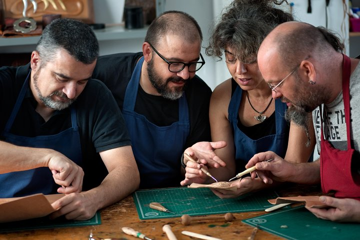 Discover the joy of crafting personalized leather goods in the heart of Madrid's historic La Latina surrounded by creativity and expert guidance perfect for any skill level.