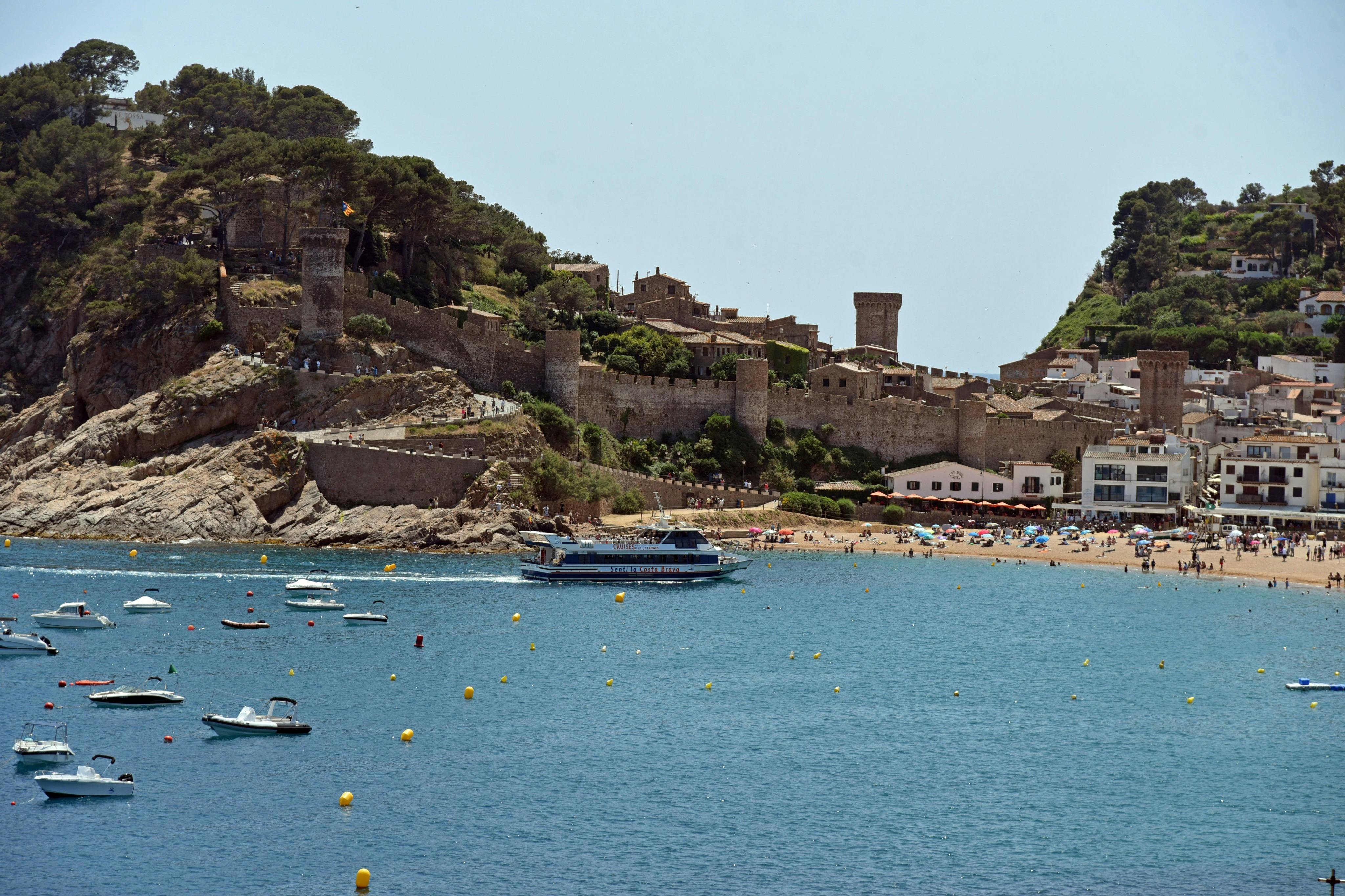 Lloret de Mar: Roundtrip Boat from Tossa de Mar - Photo 1 of 3