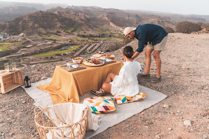 Luxury sunset picnic with photo shoot - Photo 1 of 13
