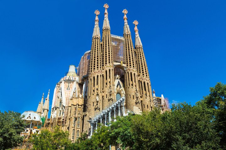 Discover the striking beauty of Sagrada Familia's architecture a perfect blend of Gothic and Renaissance styles while immersing yourself in the rich culture of Catalonia.