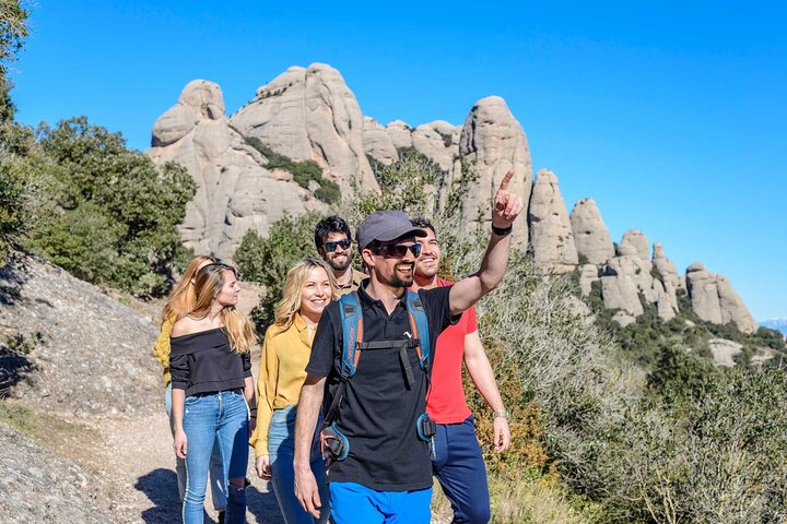 Experience the stunning landscapes of Montserrat while hiking with knowledgeable guides. Discover iconic landmarks and enjoy the unique flora and fauna of this remarkable region.
