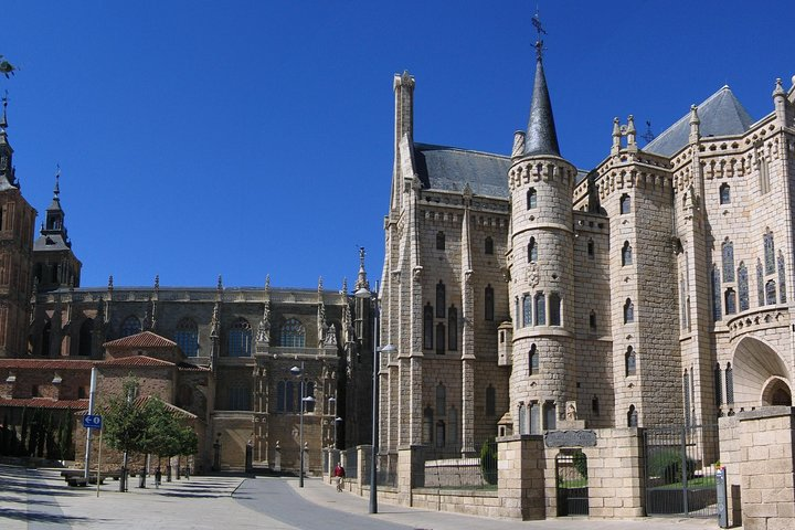 Monumental Astorga - Photo 1 of 4