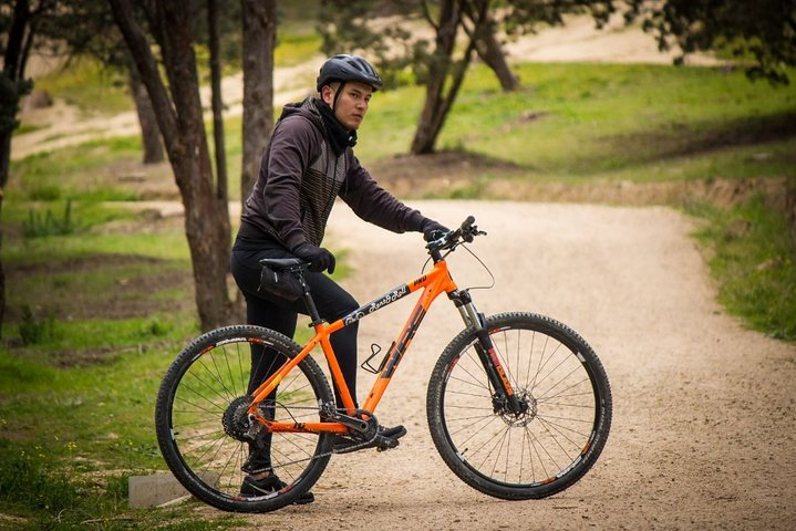 Explore Madrid's scenic trails on a well-maintained mountain bike designed for easy rides and quick assistance. Experience the city’s beauty at your own pace ready for adventure!