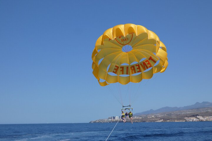 Parasailing flights on the coast of Adeje in Tenerife - Photo 1 of 8