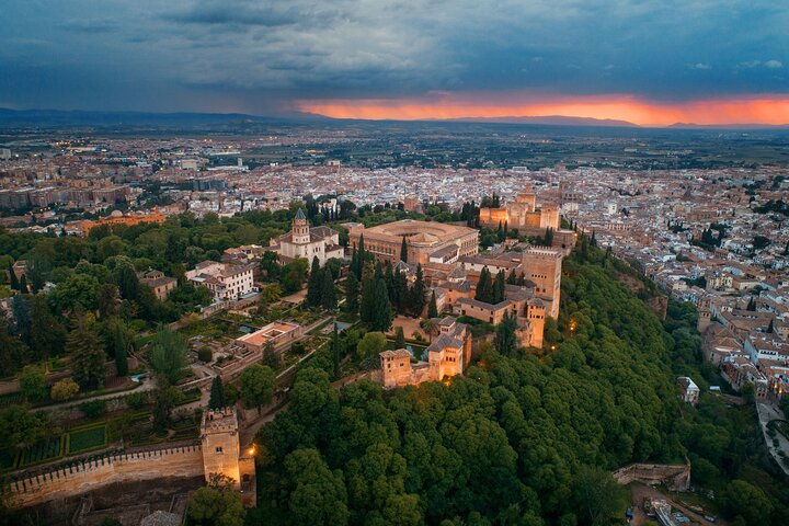 Private Guided Tour to Alhambra with Tickets to City Monuments - Photo 1 of 6
