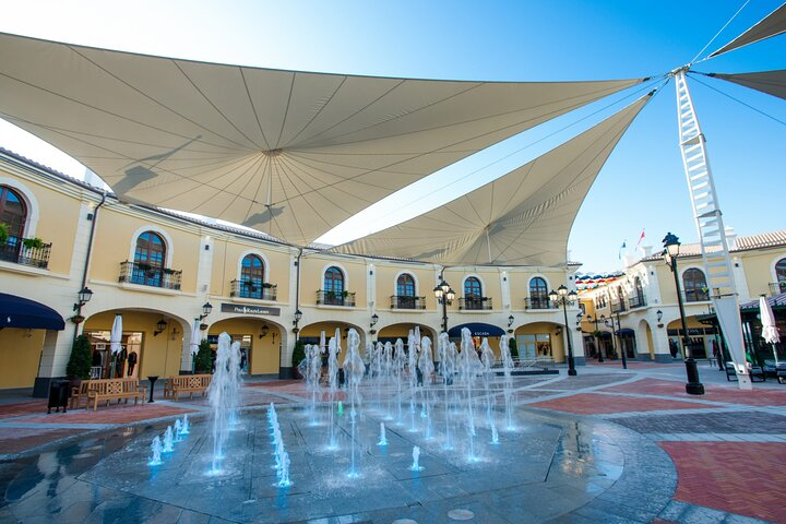Private Shopping Tour from Malaga hotels to McArthurGlen Outlet - Photo 1 of 8