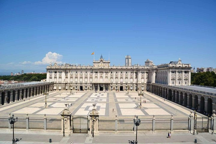 Private tour of the Royal Palace of Madrid - Photo 1 of 5