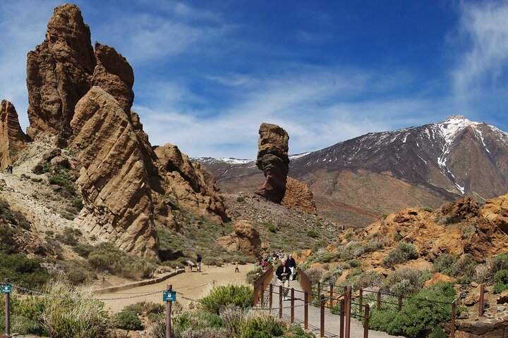 Los Roques de García and view of Teide