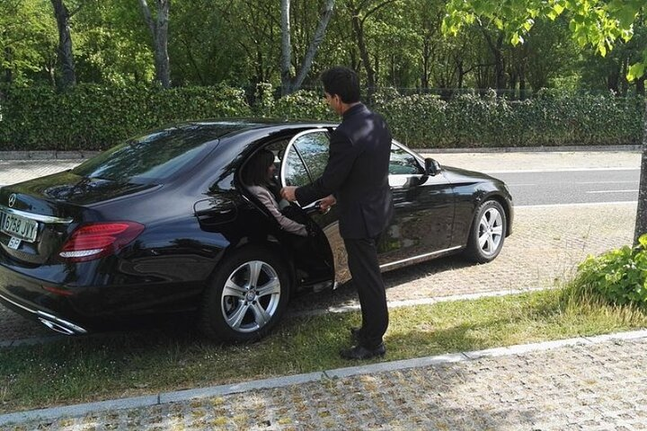 Private Transfer from Pamplona to Elciego town - Photo 1 of 7