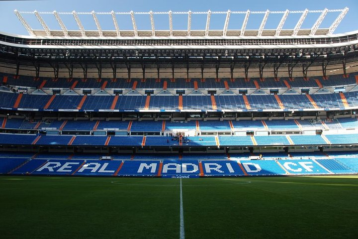 Feel the excitement at Santiago Bernabéu Stadium where passionate fans cheer for Real Madrid creating unforgettable moments as the team battles top Spanish clubs on the lush green pitch.