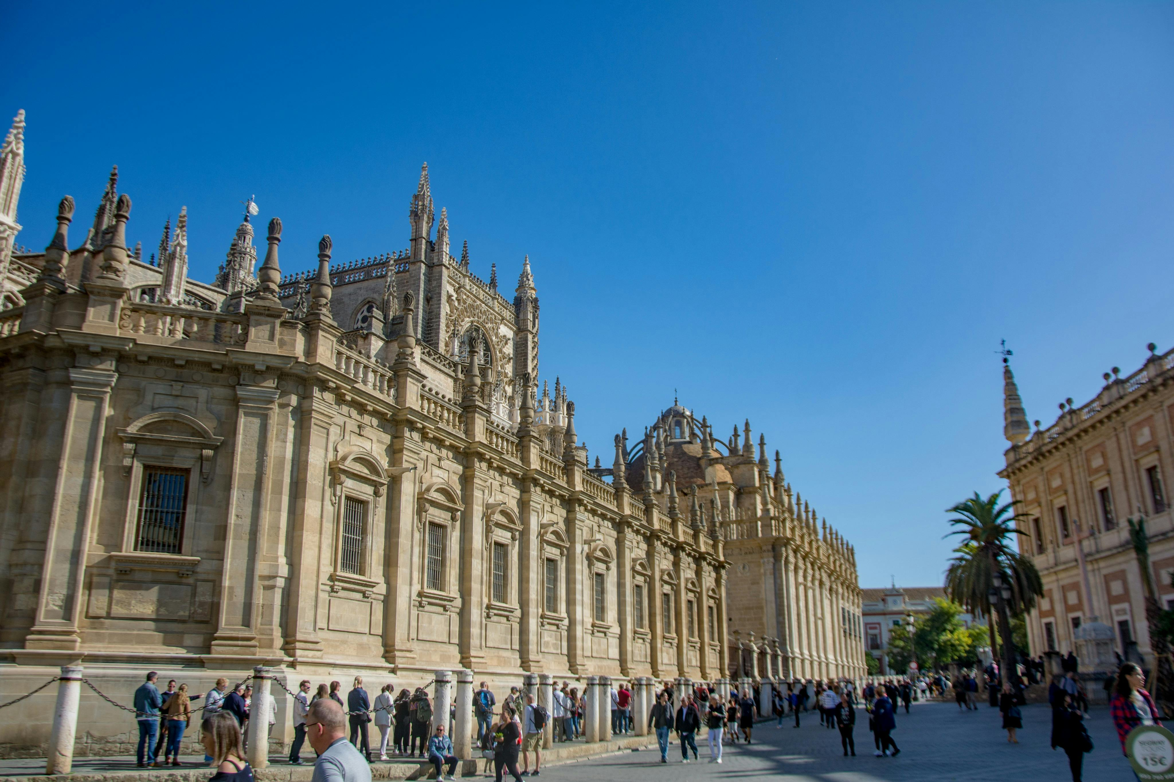 Royal Alcázar of Seville, Cathedral & Giralda: Guided Tour in Italian - Photo 1 of 4