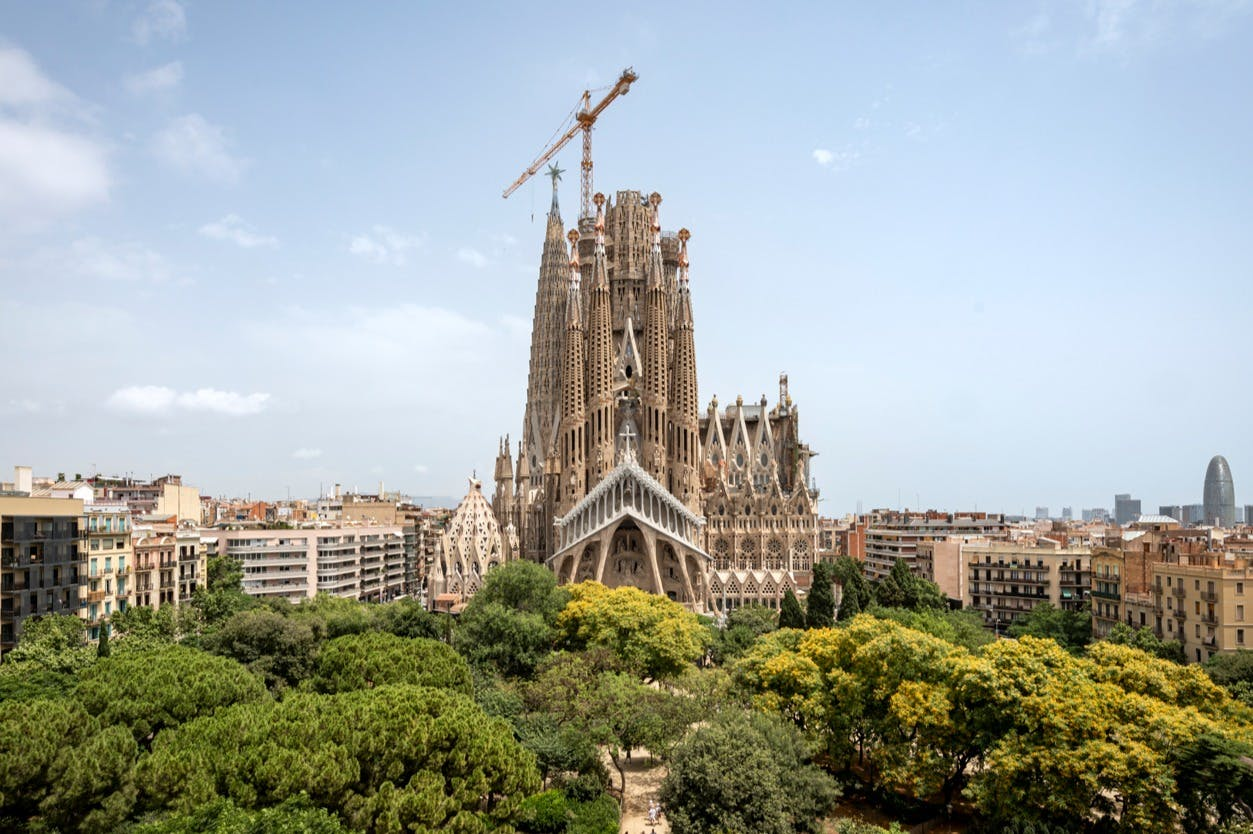 Sagrada Familia: Fast Track + Hop-on Hop-off Barcelona - Photo 1 of 5
