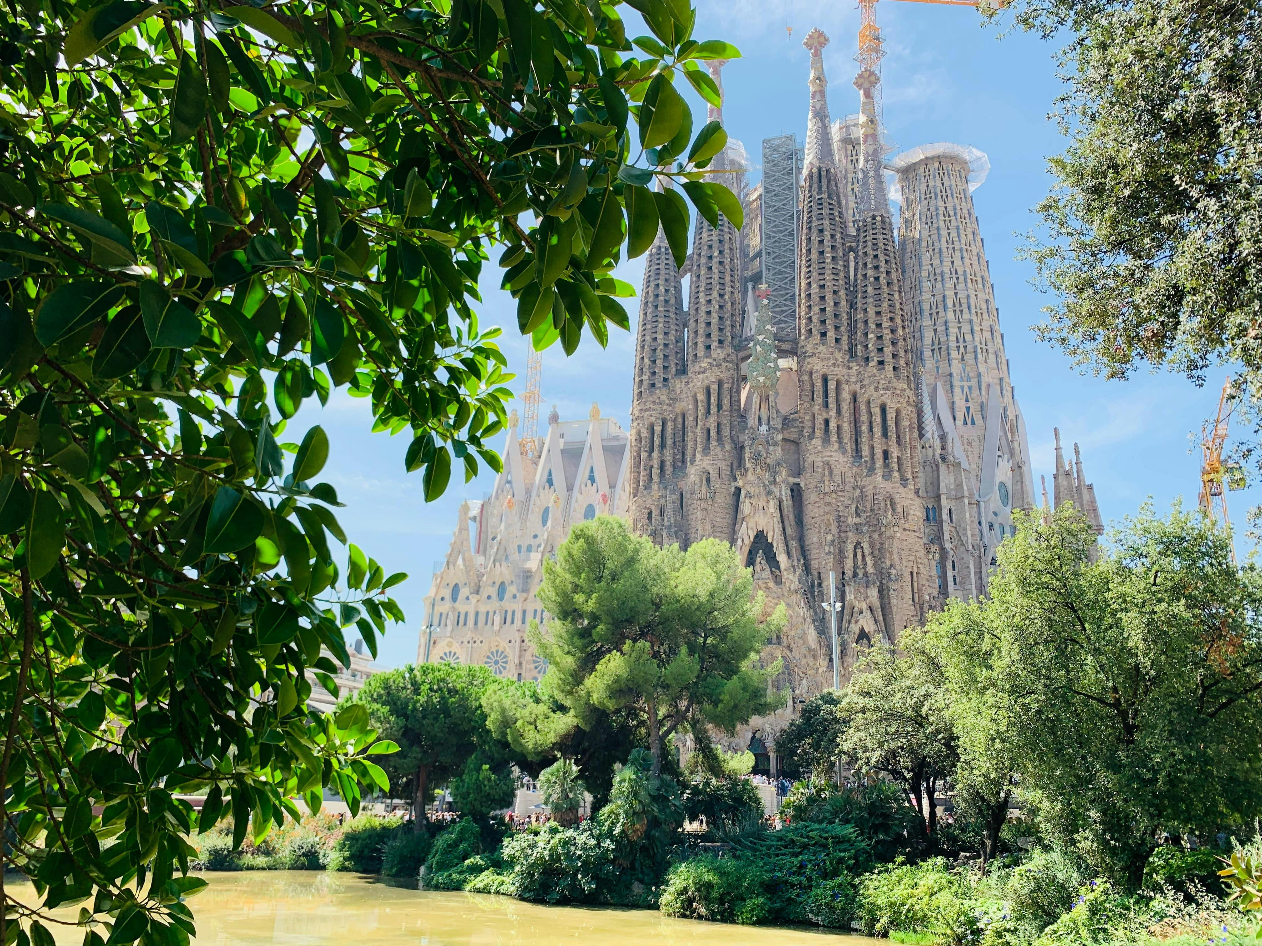 Sagrada Família & Park Güell: Guided Tour with Transport - Photo 1 of 4
