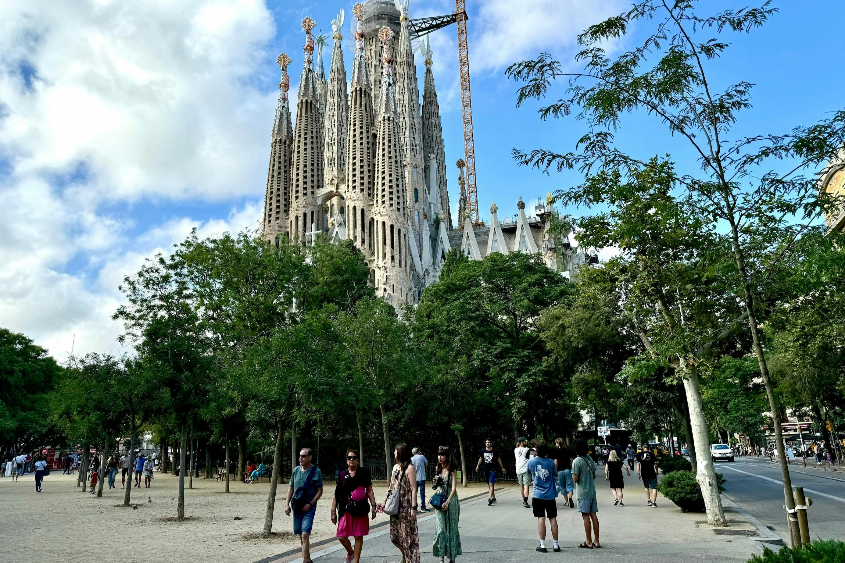 Sagrada Familia: Skip The Line Ticket + Guided Tour in Chinese - Photo 1 of 8