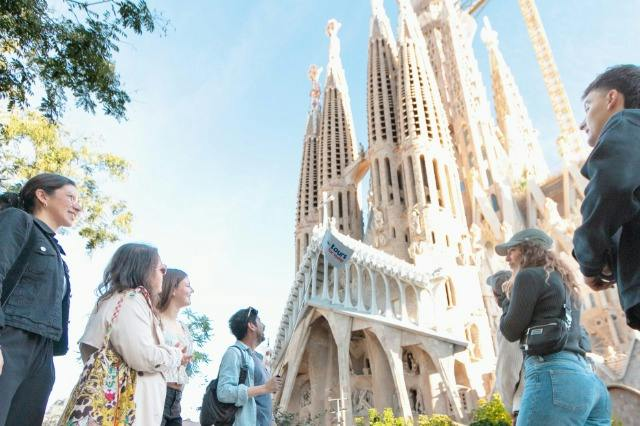 Sagrada Familia: Skip The Line Ticket + Guided Tour + Tower Access - Photo 1 of 5