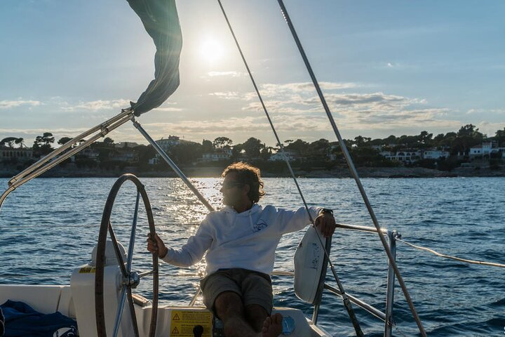 Sailing experience on a 4-hour sailboat in Girona - Photo 1 of 9