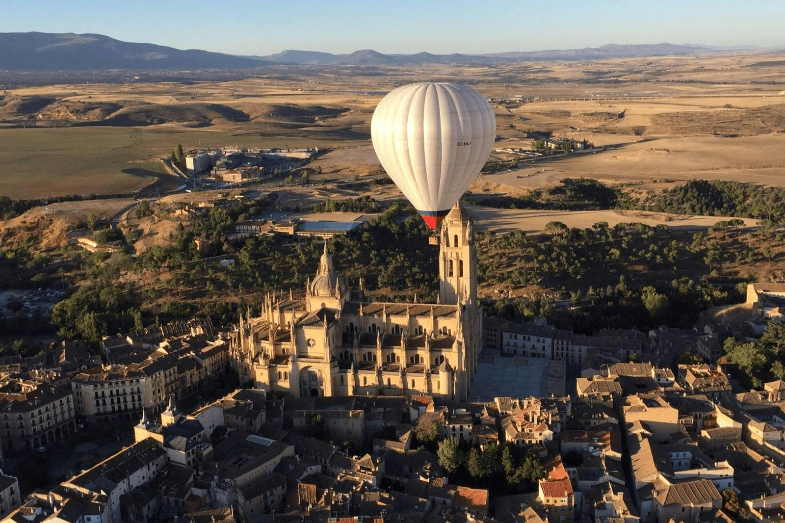 Segovia: Hot Air Balloon Flight + Tourist Bus - Photo 1 of 9