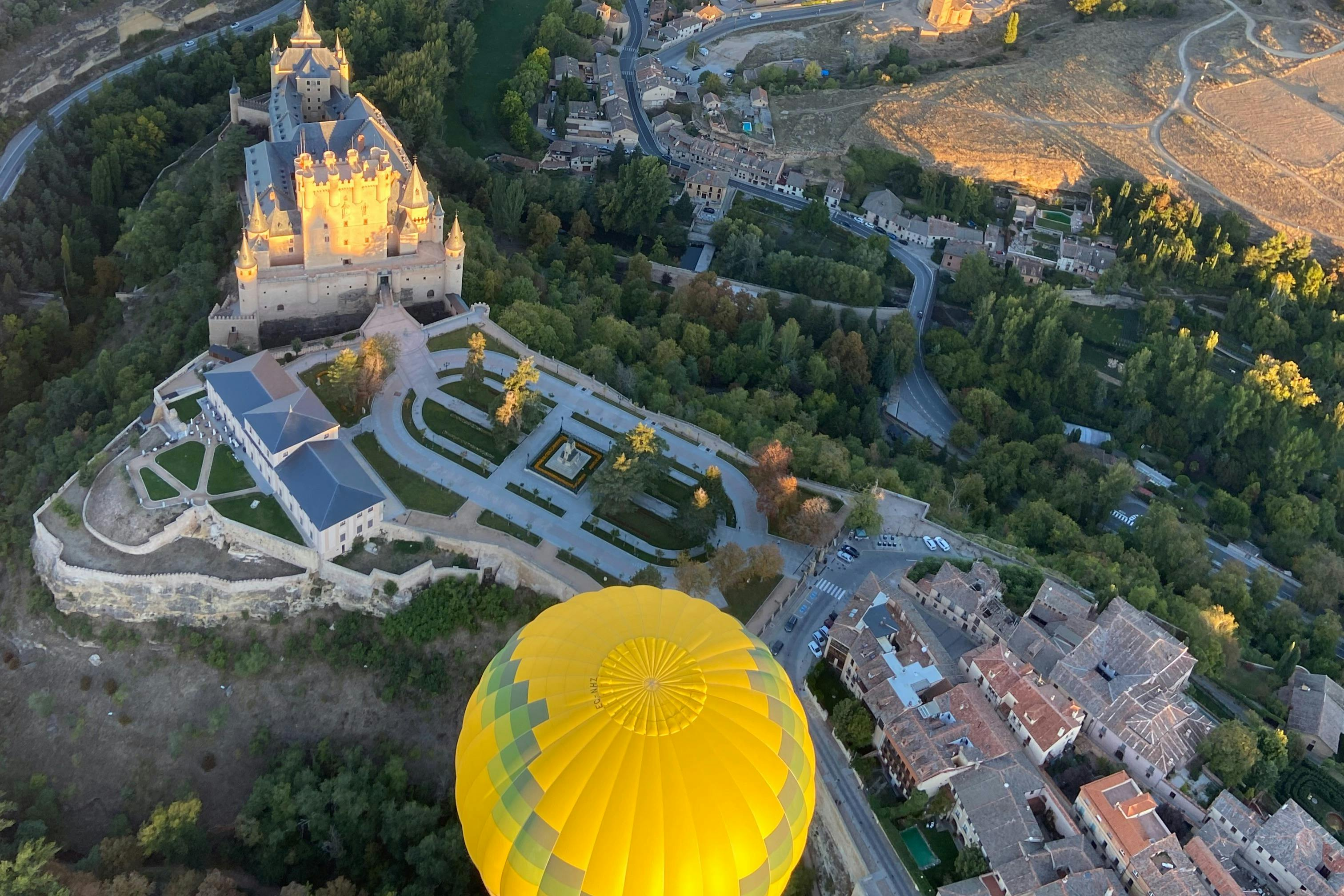 Segovia: Hot Air Balloon Flight with Breakfast and Cava - Photo 1 of 3