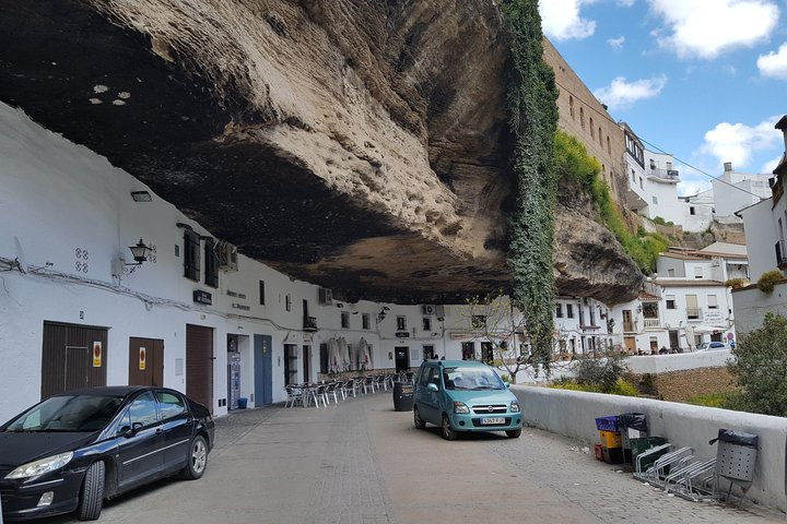 Setenil de la Bodegas, the unique village built within a cliff