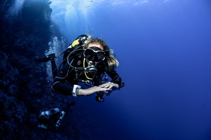 SSI Deep Diving Specialty Session in Tenerife - Photo 1 of 2