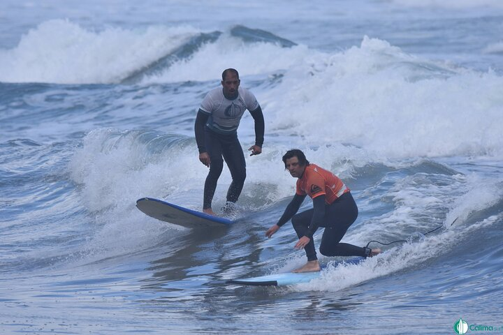 Surf lessons in Famara 9:15-14:30h (4 hours of class) - Photo 1 of 8