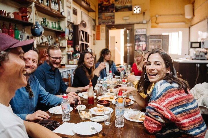 Meet local vendors and try authentic Catalan food!