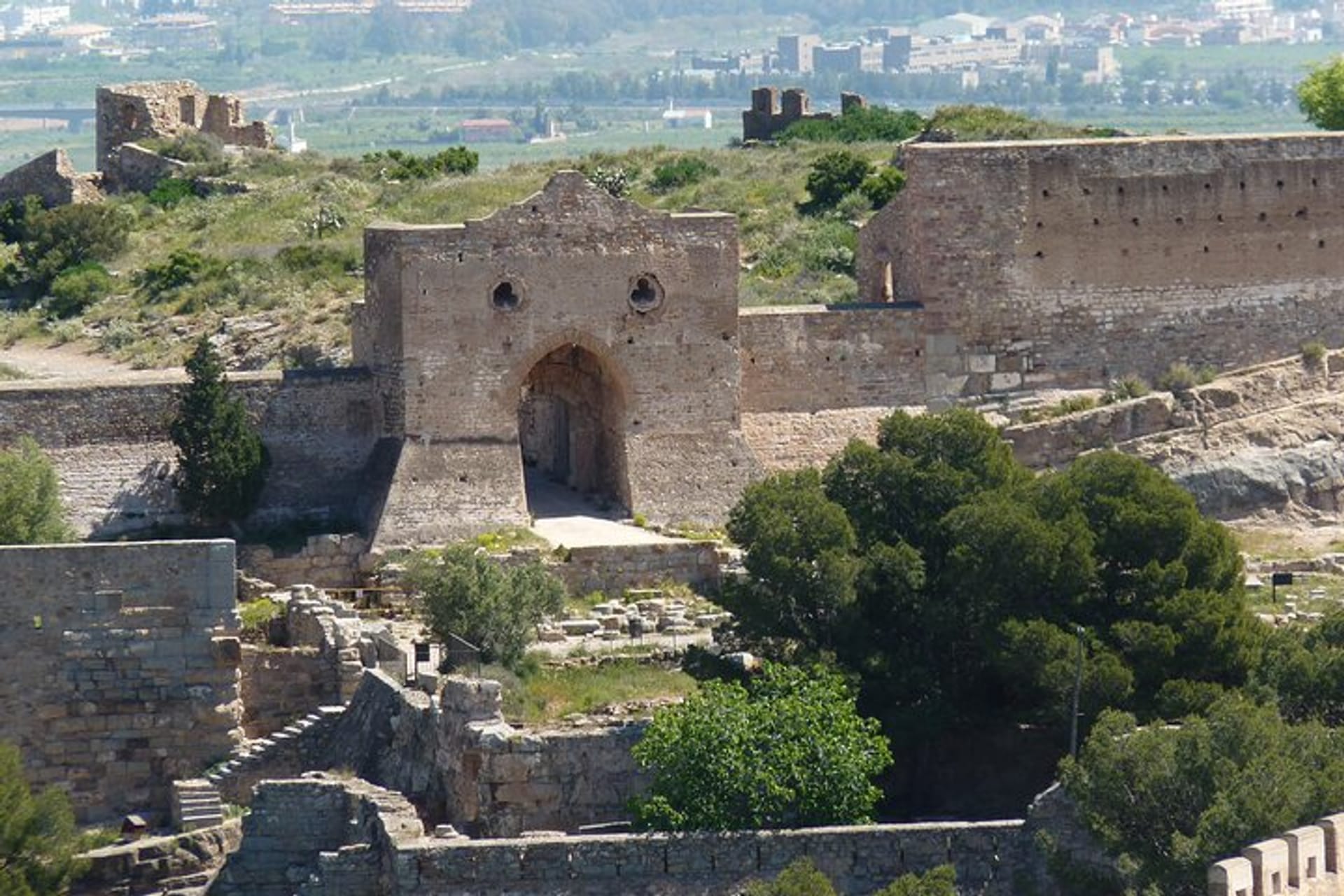 Roman Wine of Valencia/ Castle-Amphitheatre + El Puig Monastery in
