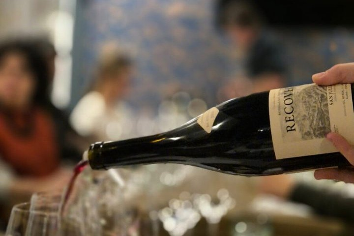 Rioja & Txakoli Wine Tasting in Bilbao with a Local Sommelier - Photo 1 of 12