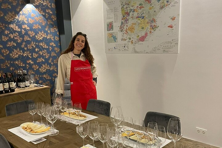 Rioja & Txakoli Wine Tasting in Bilbao with a Local Sommelier - Photo 1 of 10