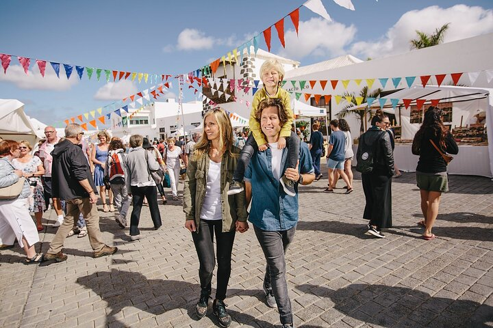 Traditional Canarian street market and marine reserve of La Graciosa - Photo 1 of 4