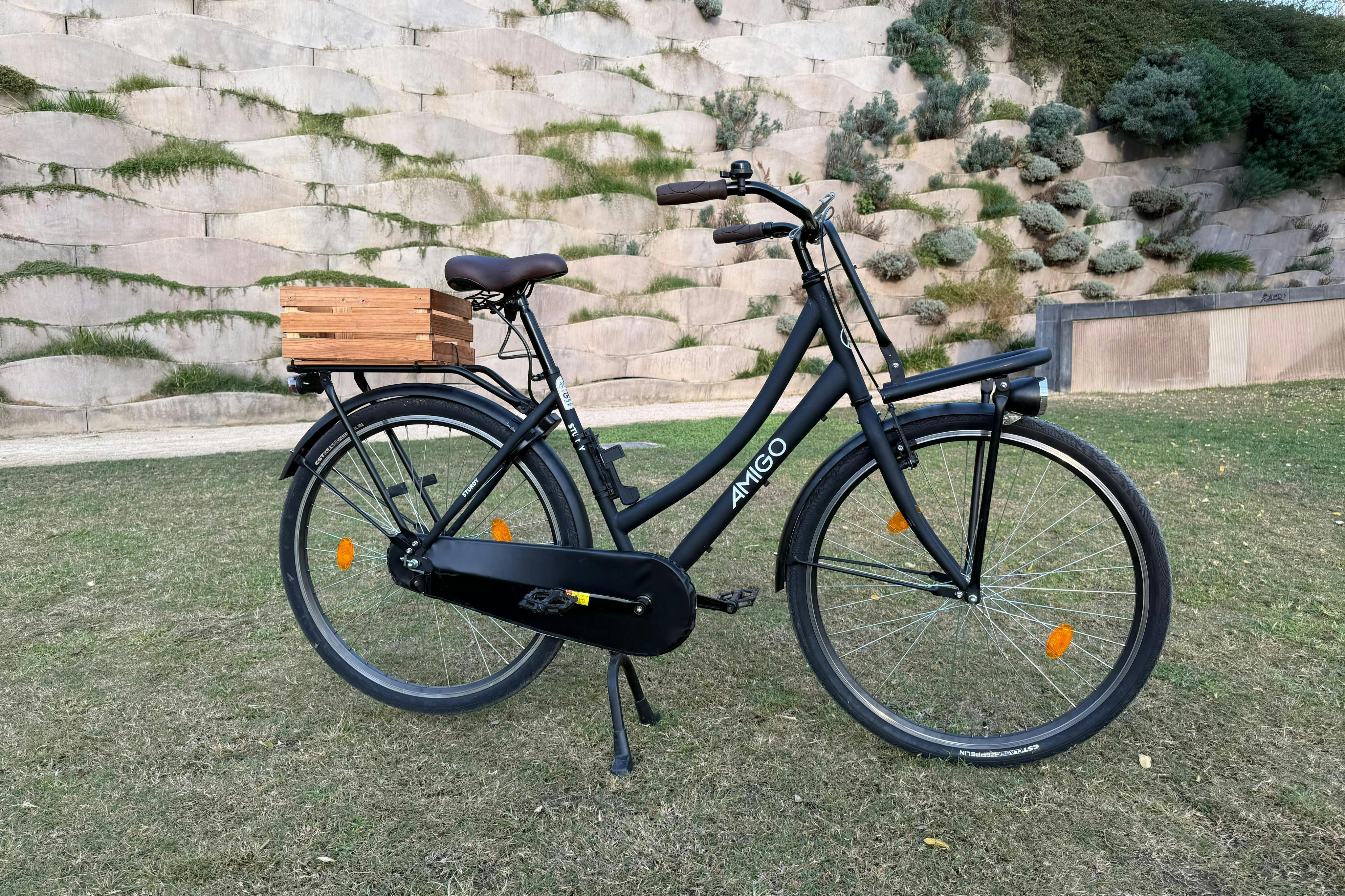 Valencia: Dutch-Style "Omafiets" City Bike Rental from Russafa Area - Photo 1 of 4