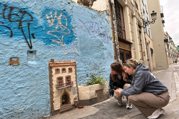 Valencia Self-Guided Sherlock Holmes Murder Mystery Game - Photo 1 of 17