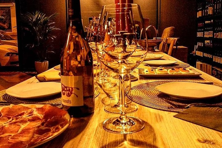 Wine tasting and tapas premium in Alicante  - Photo 1 of 8