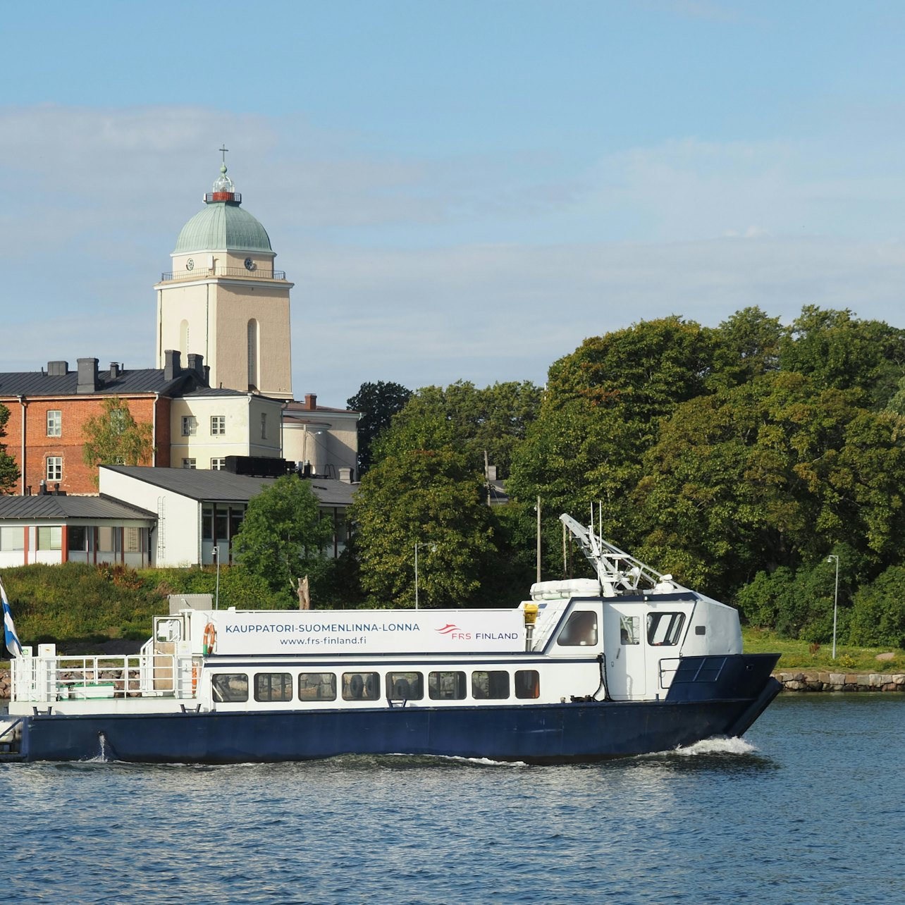 Helsinki: Roundtrip Ferry Transfer to Suomenlinna - Photo 1 of 9