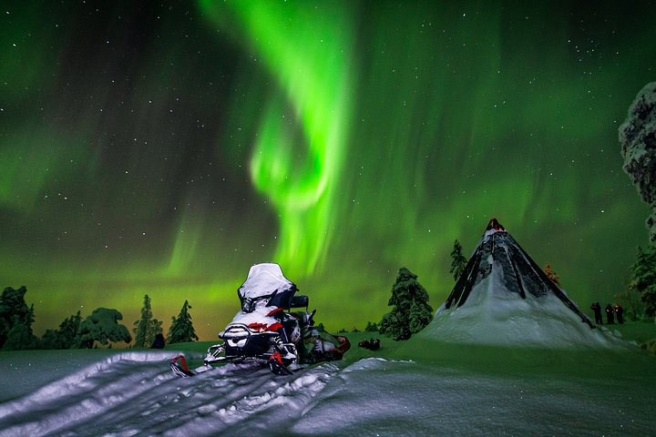 Hunting Northern Lights by Snowmobiles - Saariselkä - Photo 1 of 12