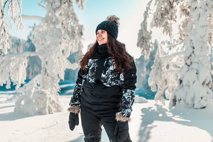 Experience winter in comfort with our Rovaniemi clothing rental perfect for snow adventures. Stay warm and stylish while exploring the serene snowy landscapes ideal for unforgettable memories.