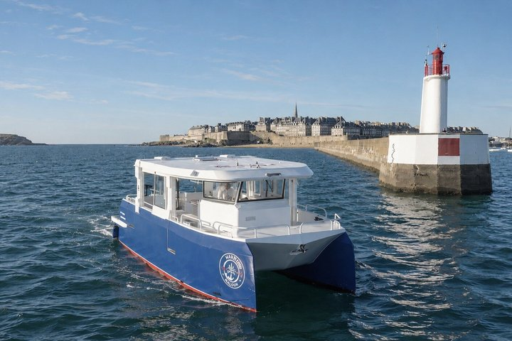 One hour boat trip with a local (Commented FR & EN) - Photo 1 of 13