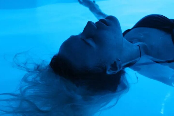 1 hour floating in a Touraine sensory isolation cocoon - Photo 1 of 7