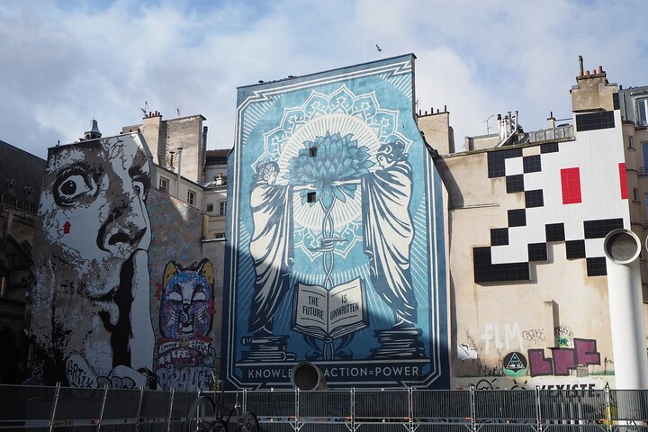 Monumental Street-art frescoes by Jef Aérosol, Obey Shepard Fairey and Invader to discover during the guided tours "Do you want Paris with me?" in Le Marais.