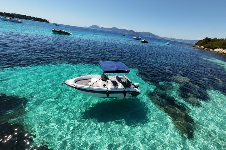Boat trip without a license in the Esterel reserve - Photo 1 of 12