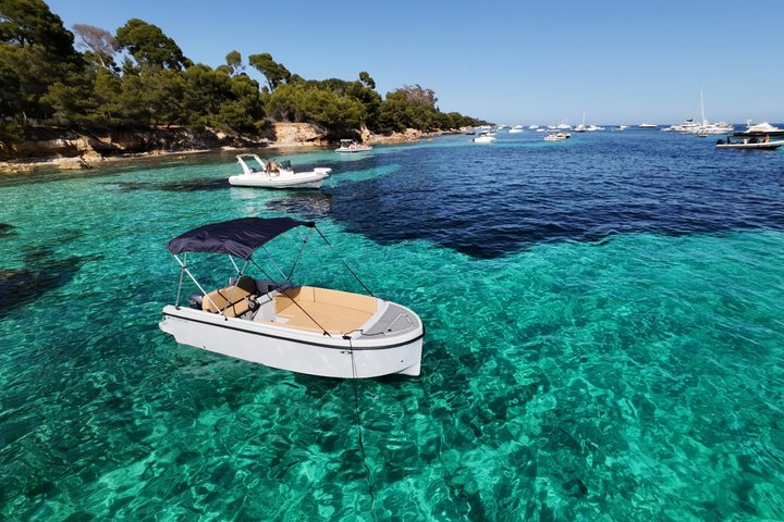 Boat trip without a license in the Esterel reserve - Photo 1 of 13
