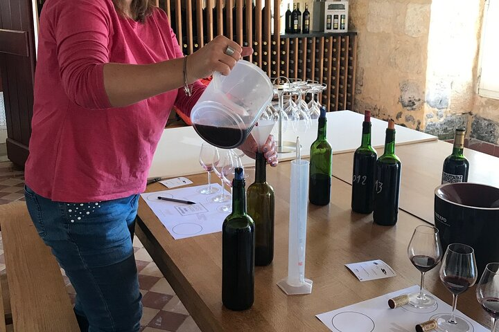 Blending workshop and tour of the chateau - Photo 1 of 8